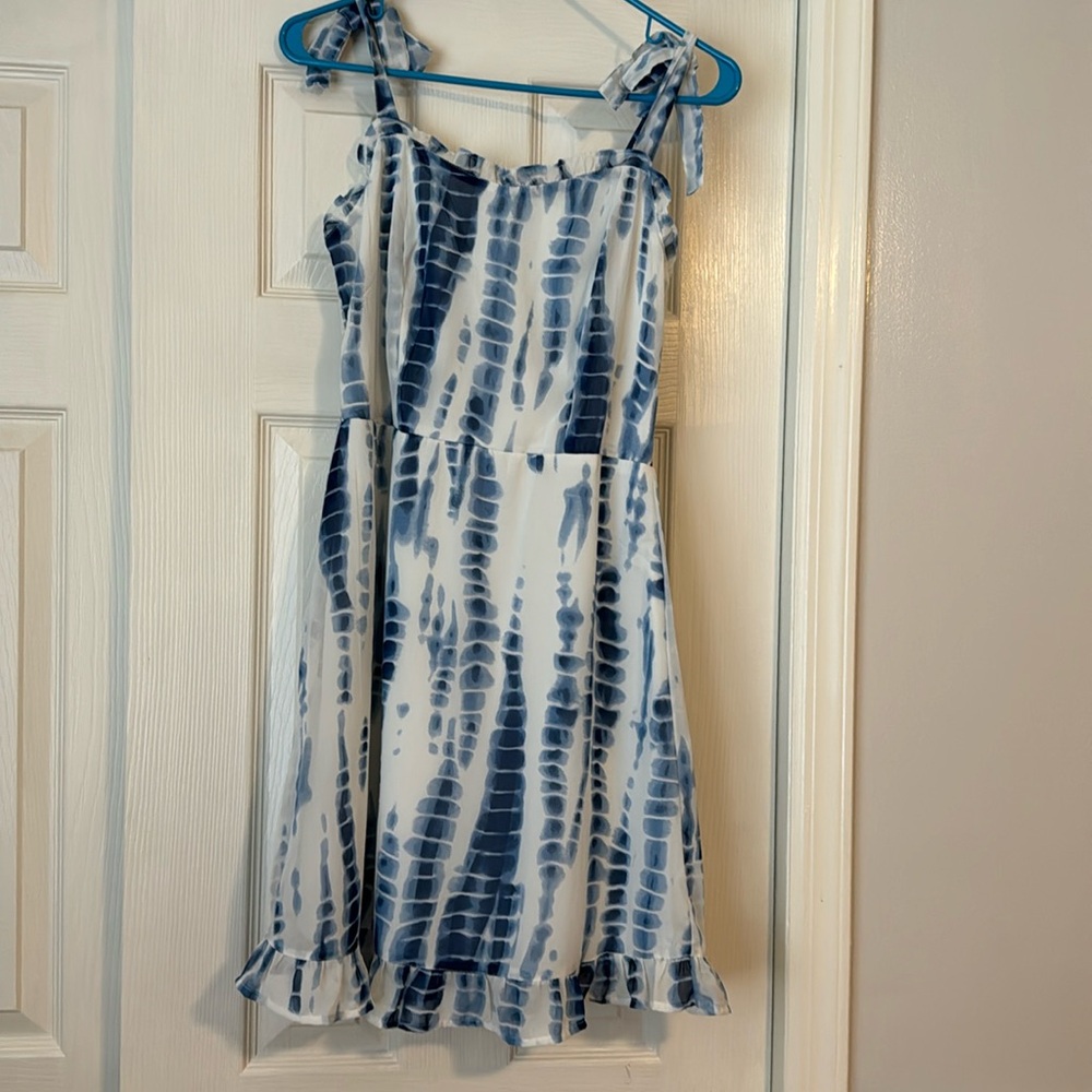 NWT med dress blue and white